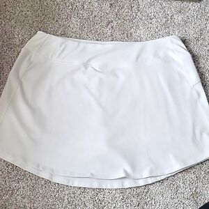 DSG Performance Mid rise Skort,White Size‎ XL Like New